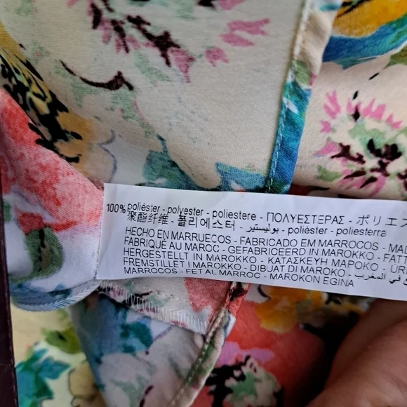 Zara Floral Cropped Button-Front Top in Multi-Color - Picture 7 of 9